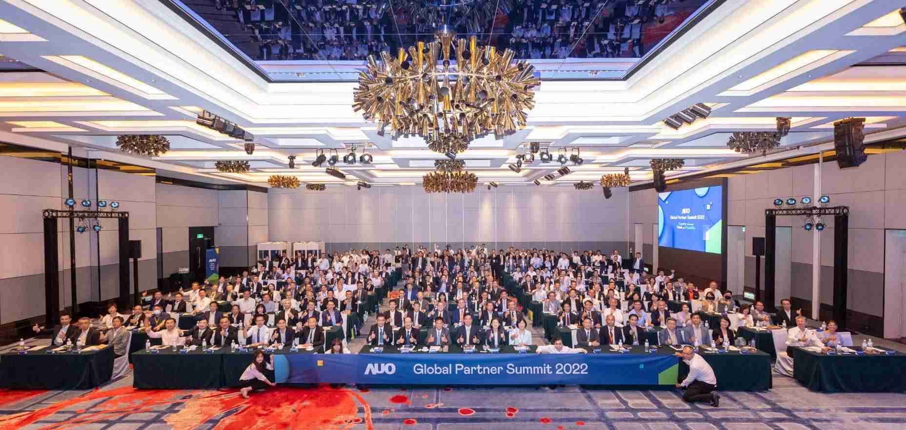 友達推動「安心、、創新、、用心、、、、同心、、、盡心」五星職旅，，，，為菲籍員工打造全方位照護，，，首度贏得「人權實踐與發展領袖獎」殊榮