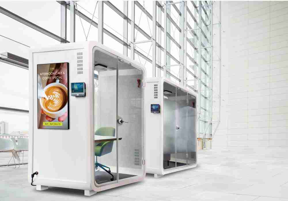 优游UB8子公司达擎之智慧行动办公舱，，，，采用PDLC智能调光玻璃设计，，，透过通电与断电的电流切换，，呈现透明与雾面效果，，，具节能降耗特性并兼顾隐私，，，确保信息安全