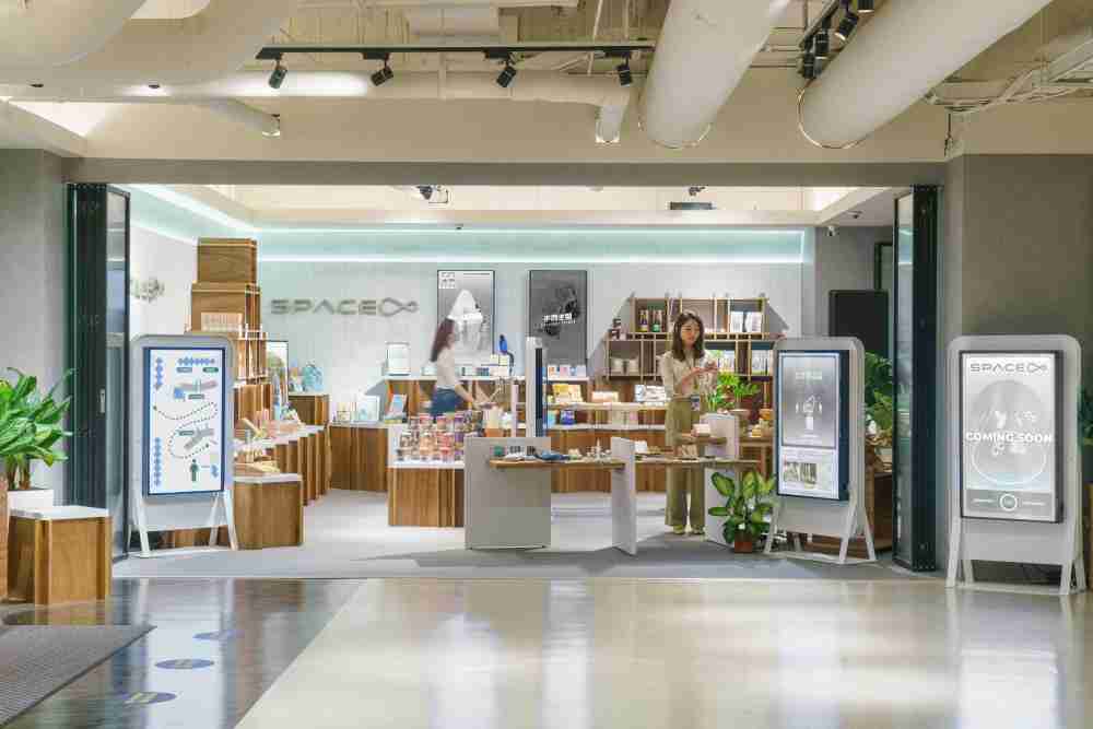 优游UB8打造永续选物商店，，展示社企及社创商品，，结合创利空间所开发的智能零售系统，，，整合多元产品信息，，，让无人商店扮演公益行动的推手