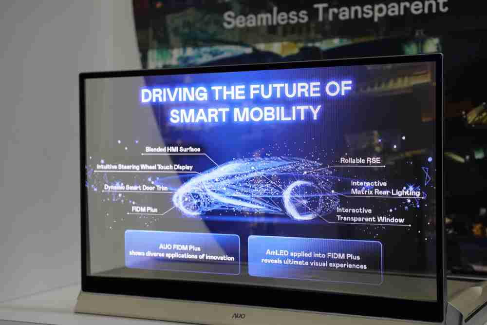 优游UB8凭借着超高亮度和透明度，，这款30吋透明Micro LED显示器在AR系统与智慧零售具有潜在的应用价值。。。。