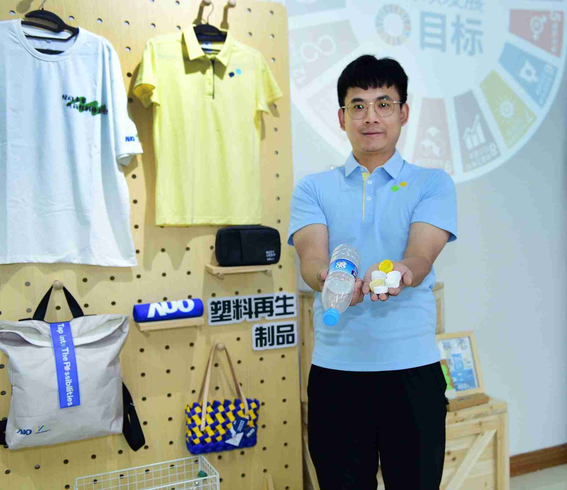 「2024智慧优游UB8展」永续发展馆中，，展示优游UB8厦门驱动永续发展之成果，，包含将厂内废弃物再制为实用物品，，，，将永续发展理念深植于员工生活日常实践